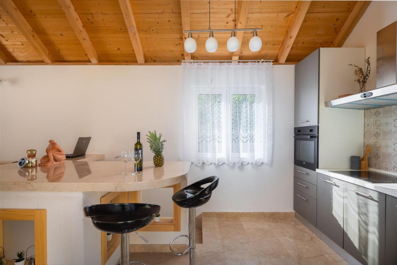 Villa Leoma With Heated Pool Marusici  Exterior photo